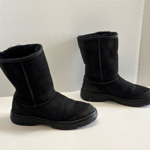 UGG Ultimate Short Boots Women's Black Suede Leather Sheepskin Lined 5275 Size 6 - Picture 10 of 12